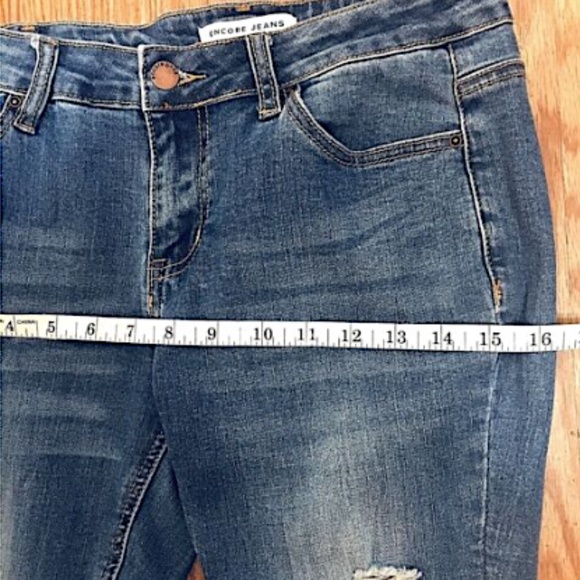 Encore Jeans Size 5 Women’s Juniors Distressed Destroyed Medium Wash Blue Skinny - Picture 7 of 15